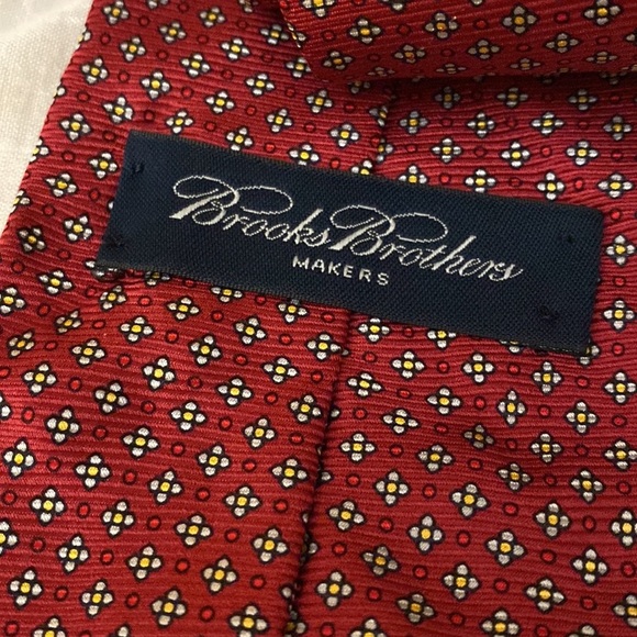 Brooks Brothers Red Geometric Pattern Silk Tie - Picture 3 of 4